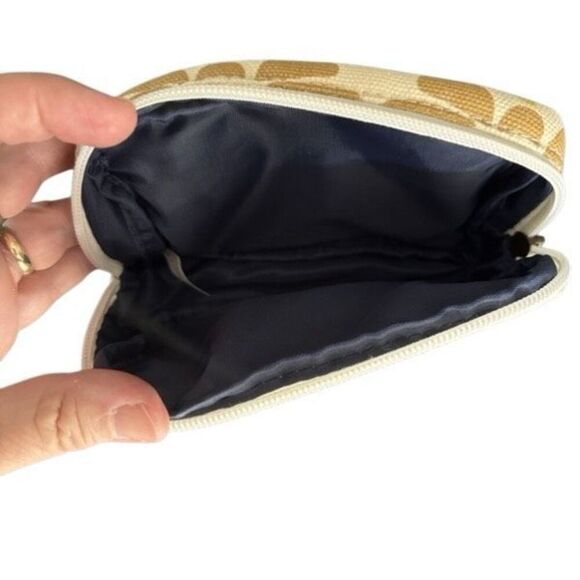 Primrose Hill London Lotus Pattern Zipper Cosmetic Bag - Picture 6 of 6